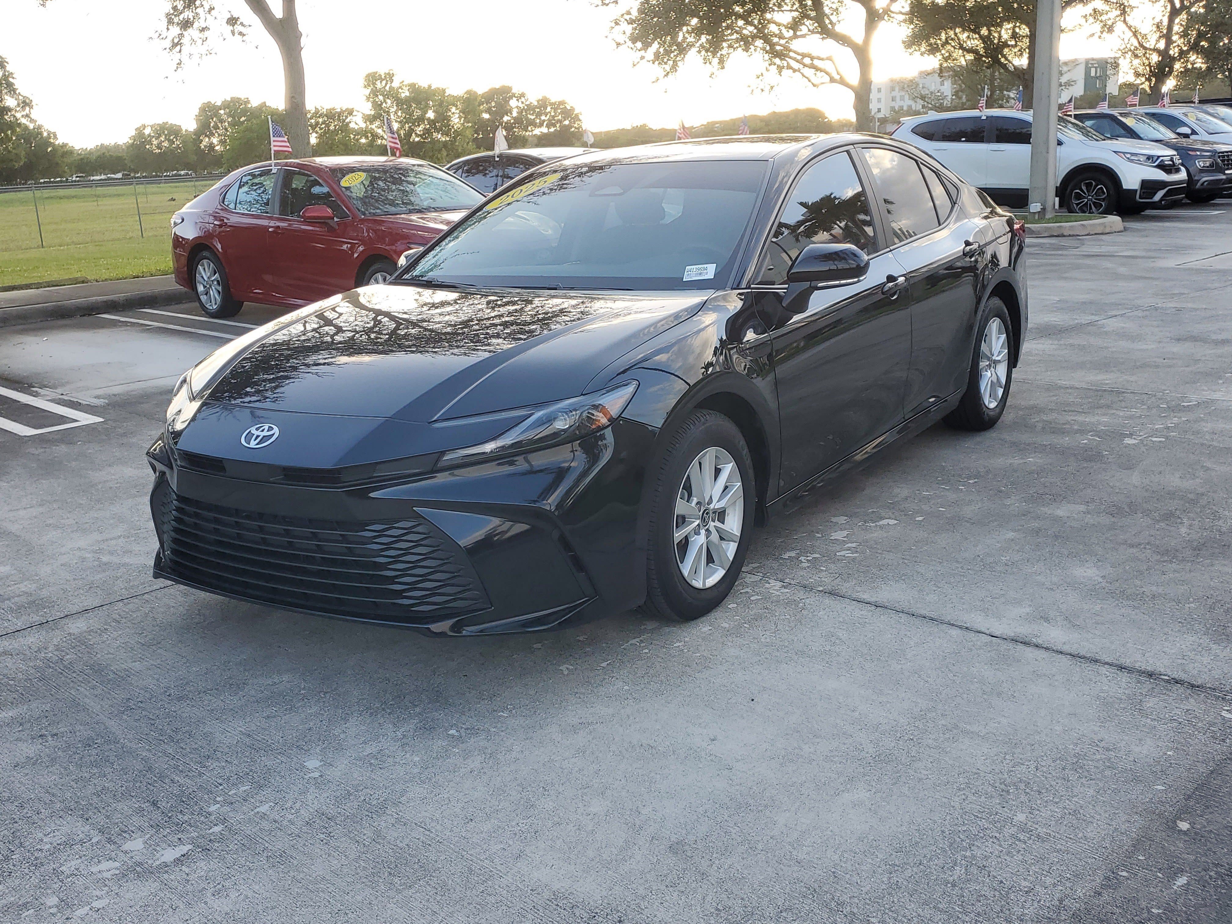 Used 2025 Toyota Camry LE image 7