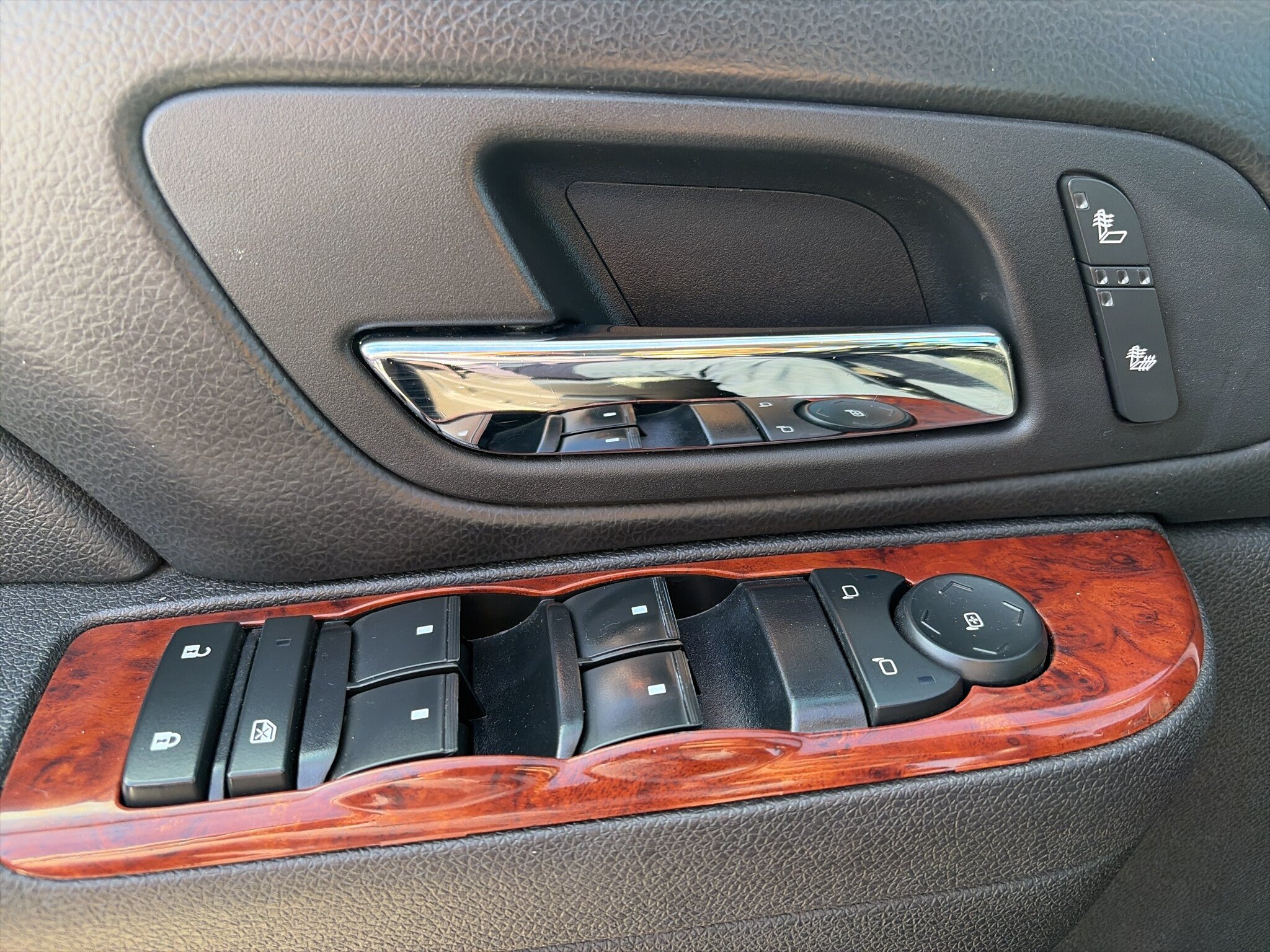 Used 2014 GMC Yukon SLT AWD/4WD image 14
