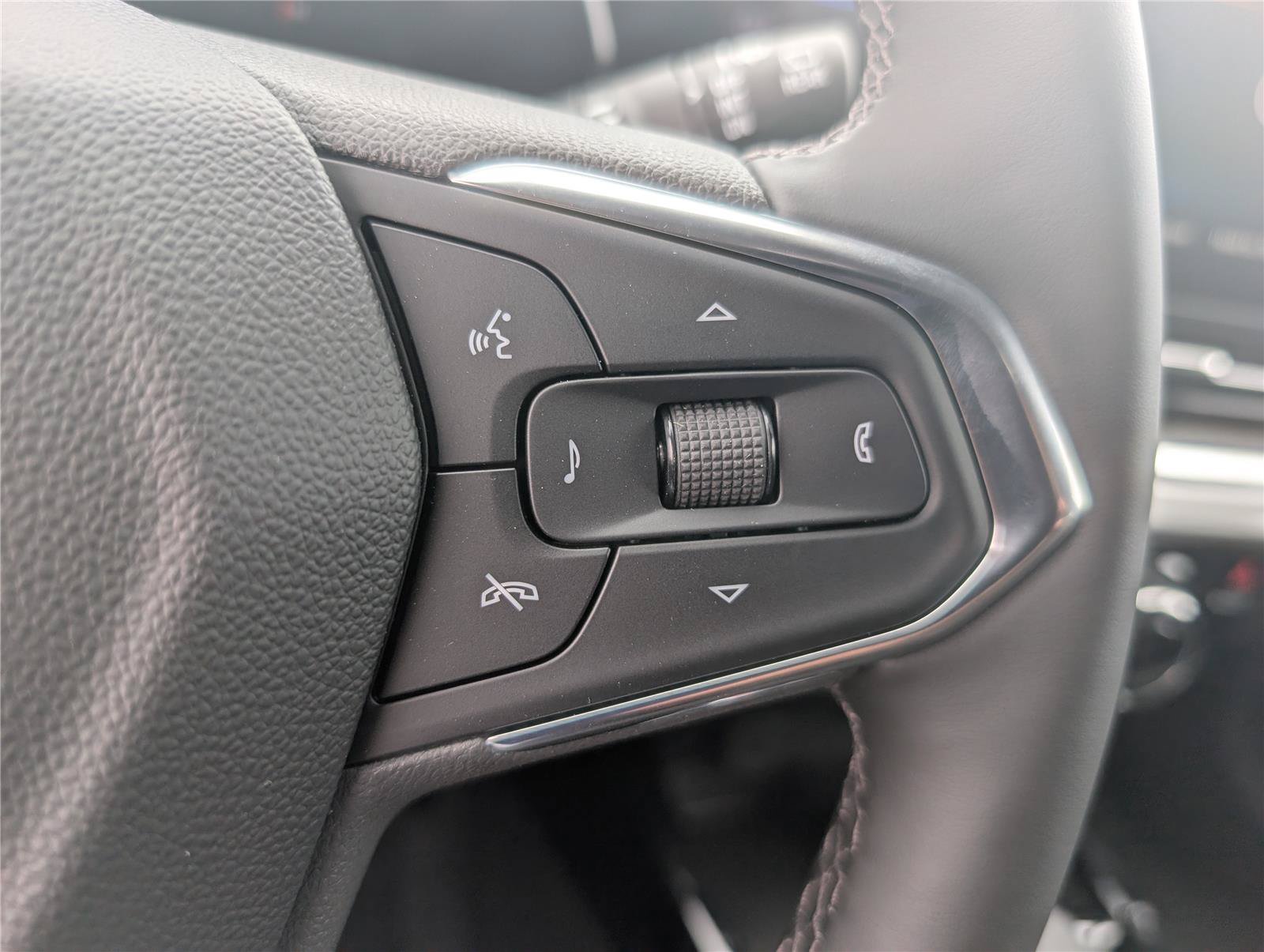 New 2026 Chevrolet Trax LT w/ Driver Confidence Package FWD image 19
