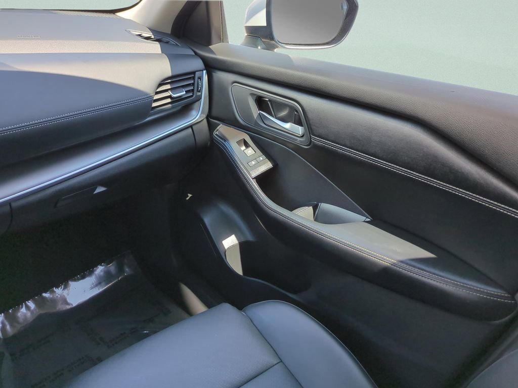 Certified 2025 Nissan Rogue SV w/ SV Premium Package image 16