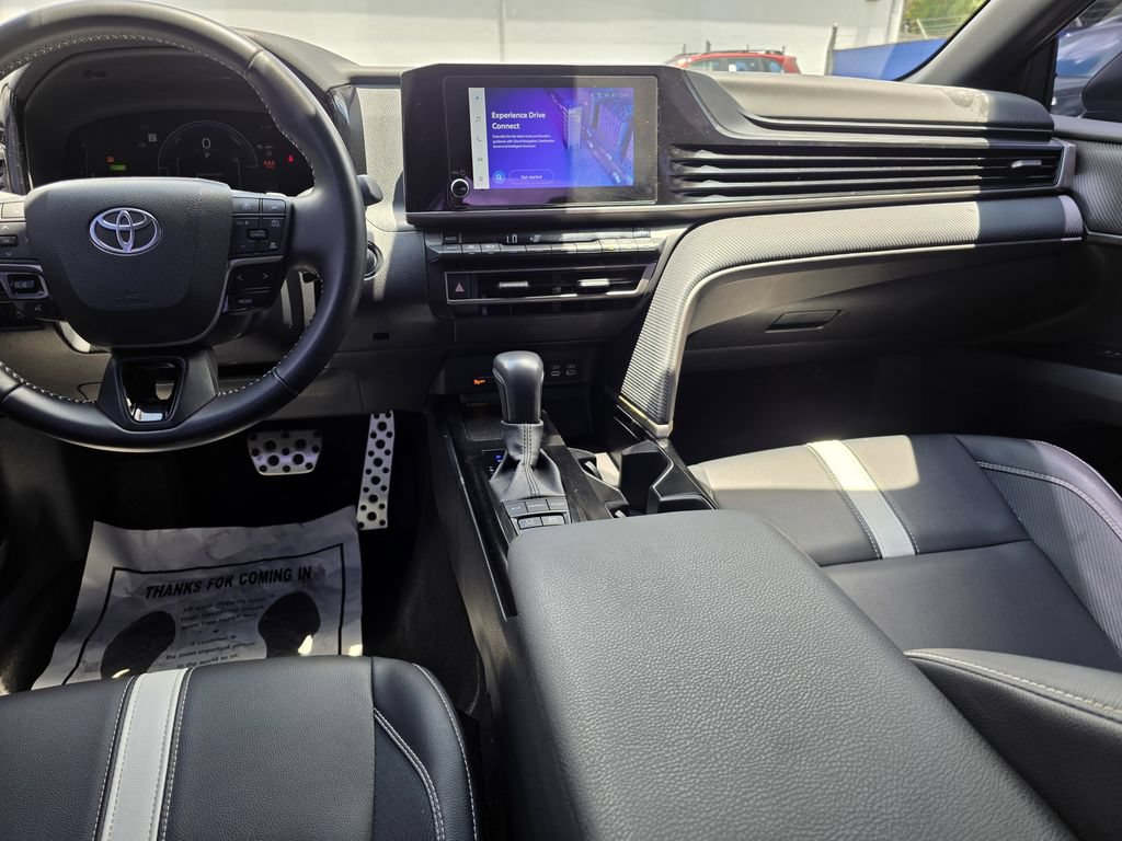 Used 2025 Toyota Camry SE FWD image 13