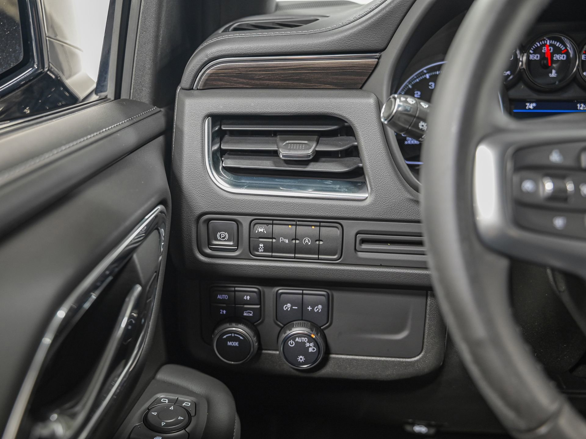 Used 2023 Chevrolet Suburban LS image 18