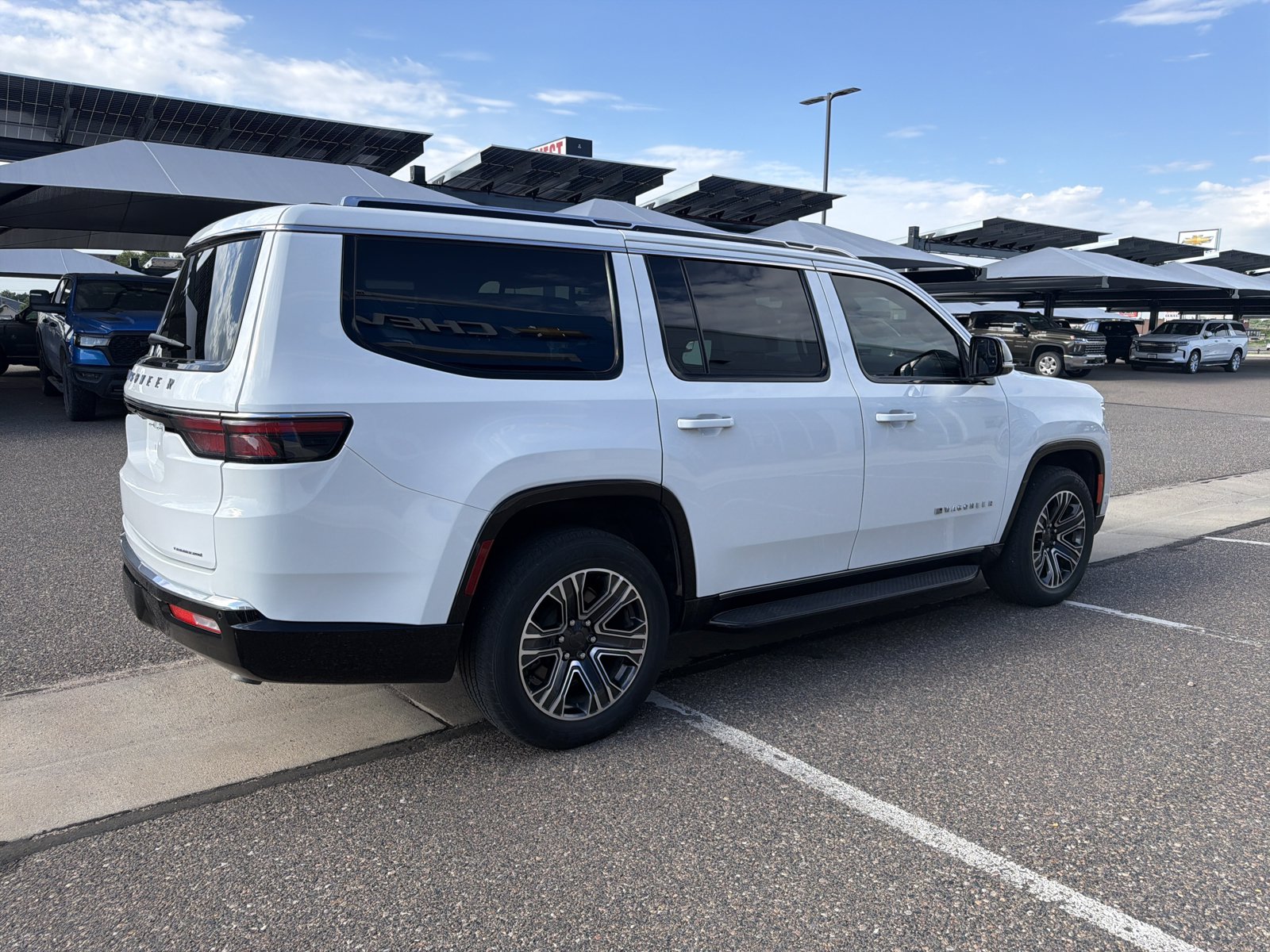 Used 2024 Jeep Wagoneer Series II AWD/4WD image 5