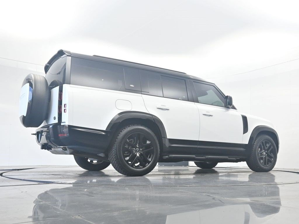 Used 2023 Land Rover Defender 130 X-Dynamic SE AWD/4WD image 29