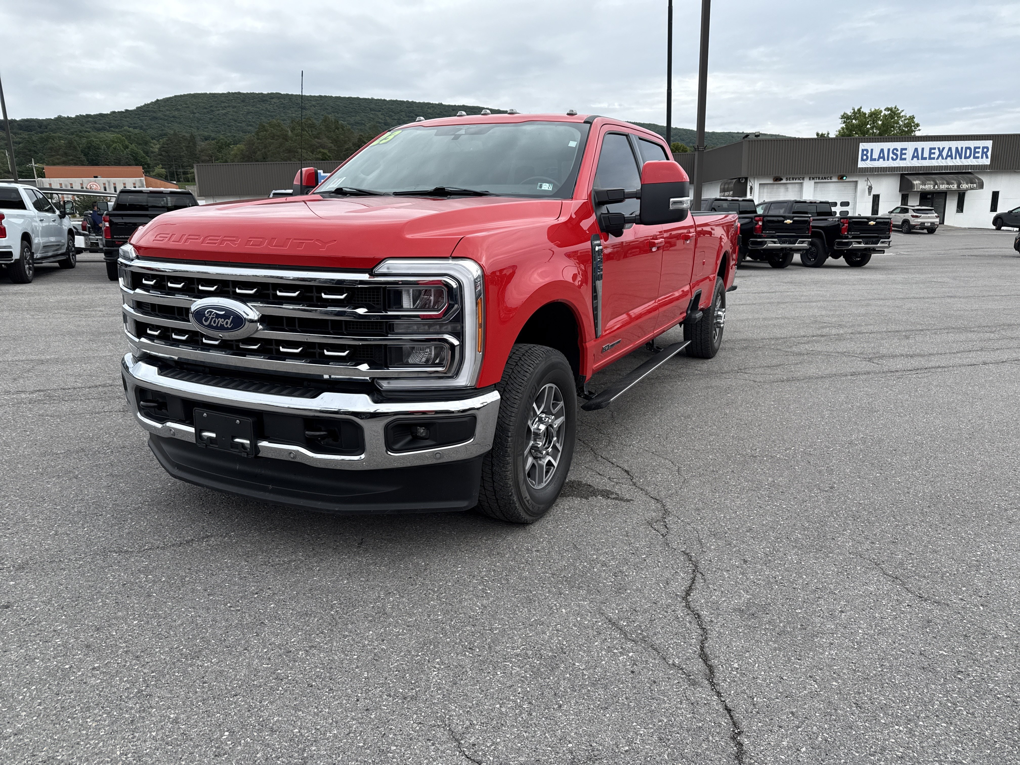 Used 2023 Ford F350 Lariat w/ Lariat Ultimate Package AWD/4WD image 8
