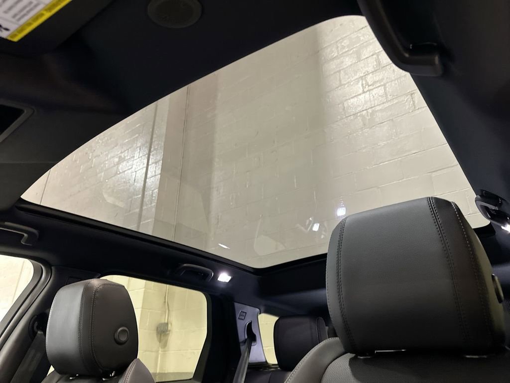 New 2026 Land Rover Discovery Sport Landmark image 11