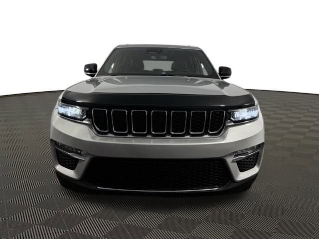 Used 2024 Jeep Grand Cherokee Limited image 2