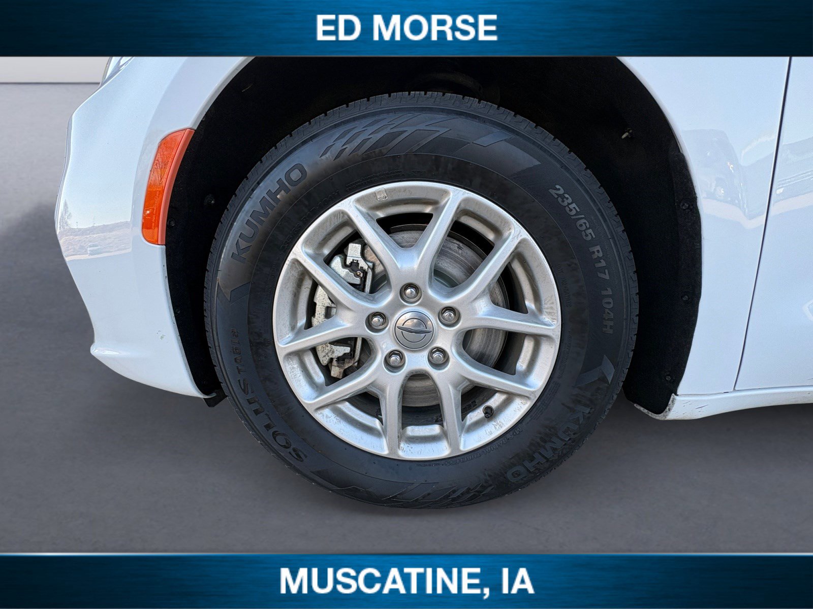 Used 2024 Chrysler Pacifica Touring-L FWD image 14