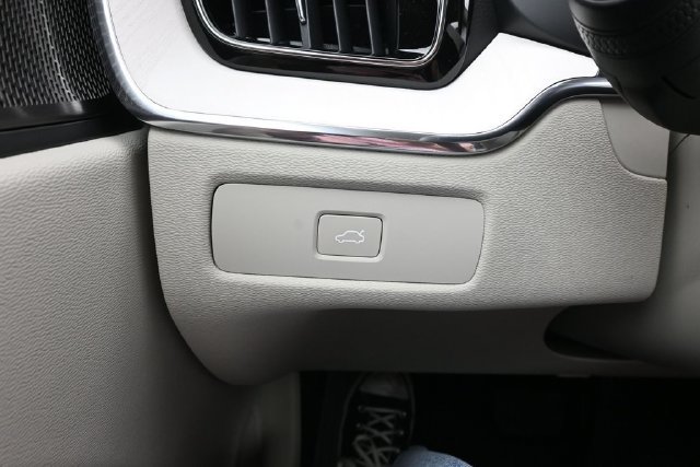 New 2027 Volvo XC60 B5 Ultra AWD/4WD image 28