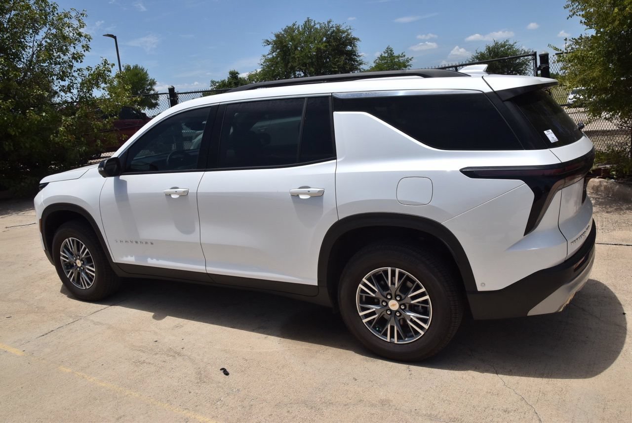 Used 2024 Chevrolet Traverse LT w/ Enhanced Driving Package AWD/4WD image 10