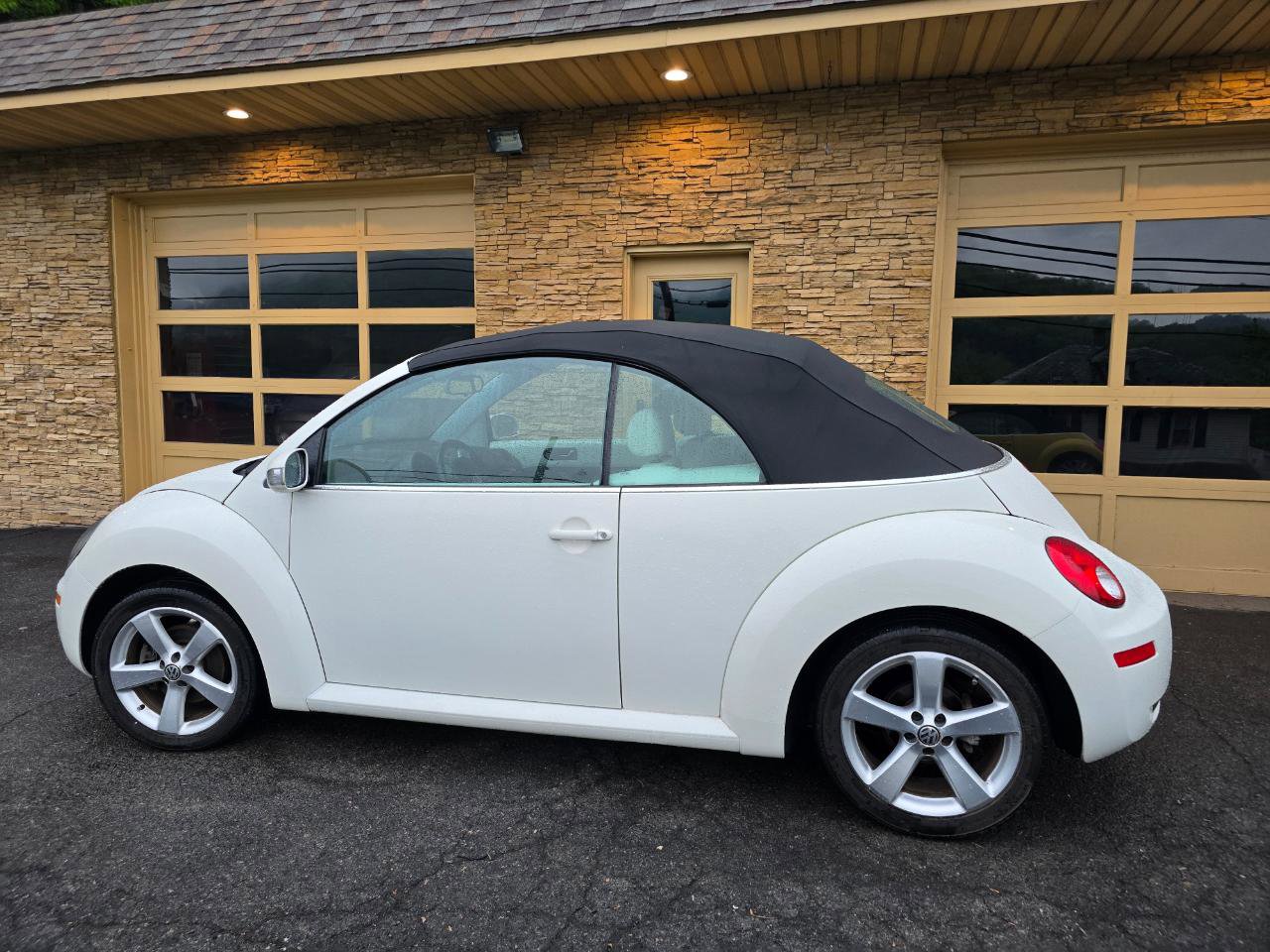 Used 2007 Volkswagen Beetle Triple White Edition FWD image 5