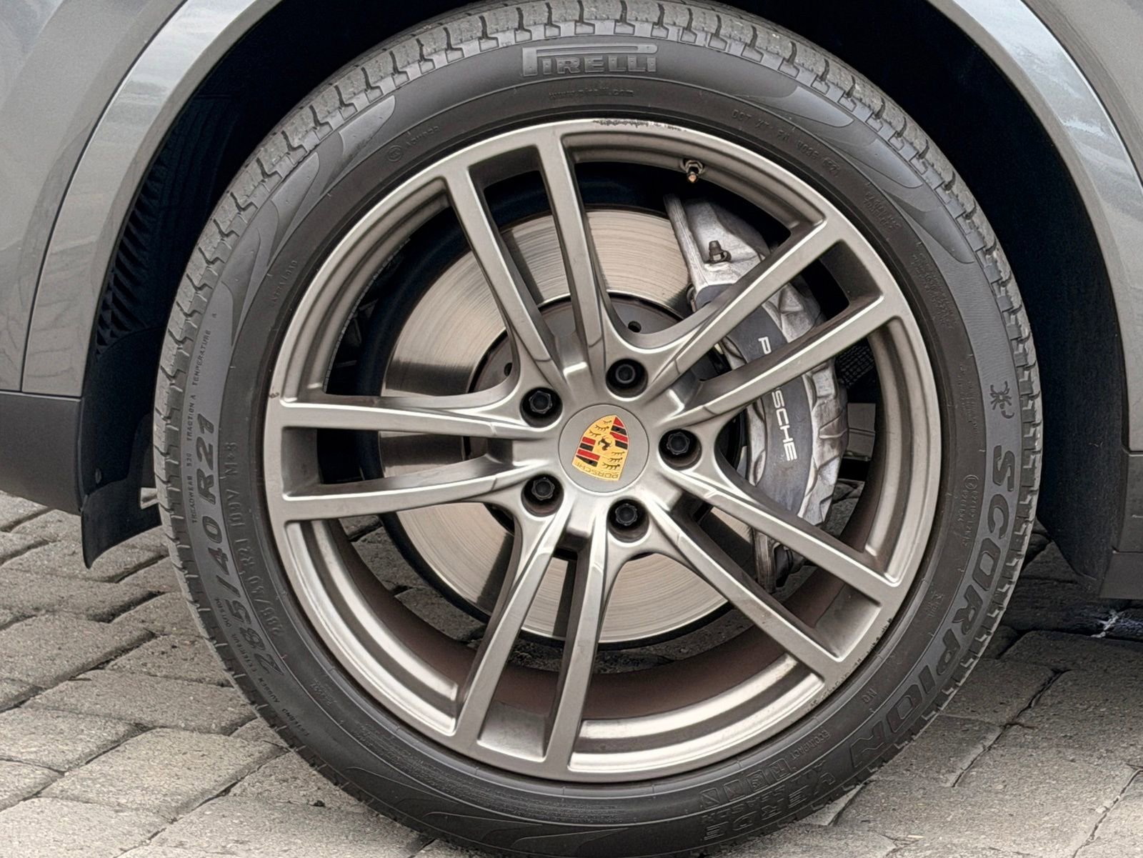 Used 2021 Porsche Cayenne AWD/4WD image 13