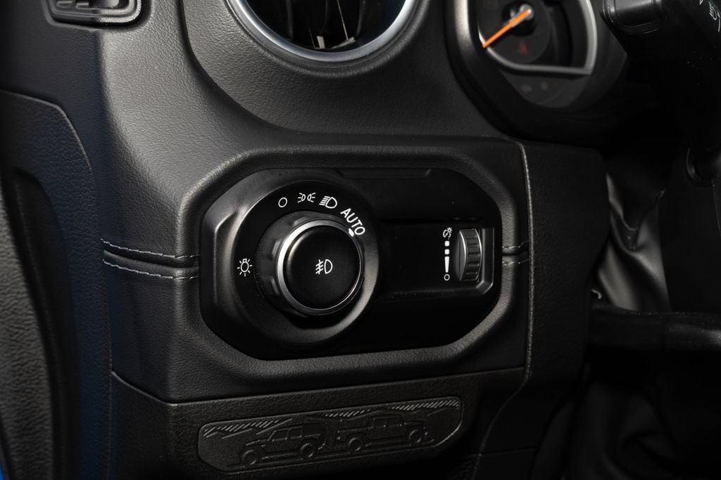Used 2024 Jeep Wrangler Unlimited Sahara w/ Safety Group AWD/4WD image 27