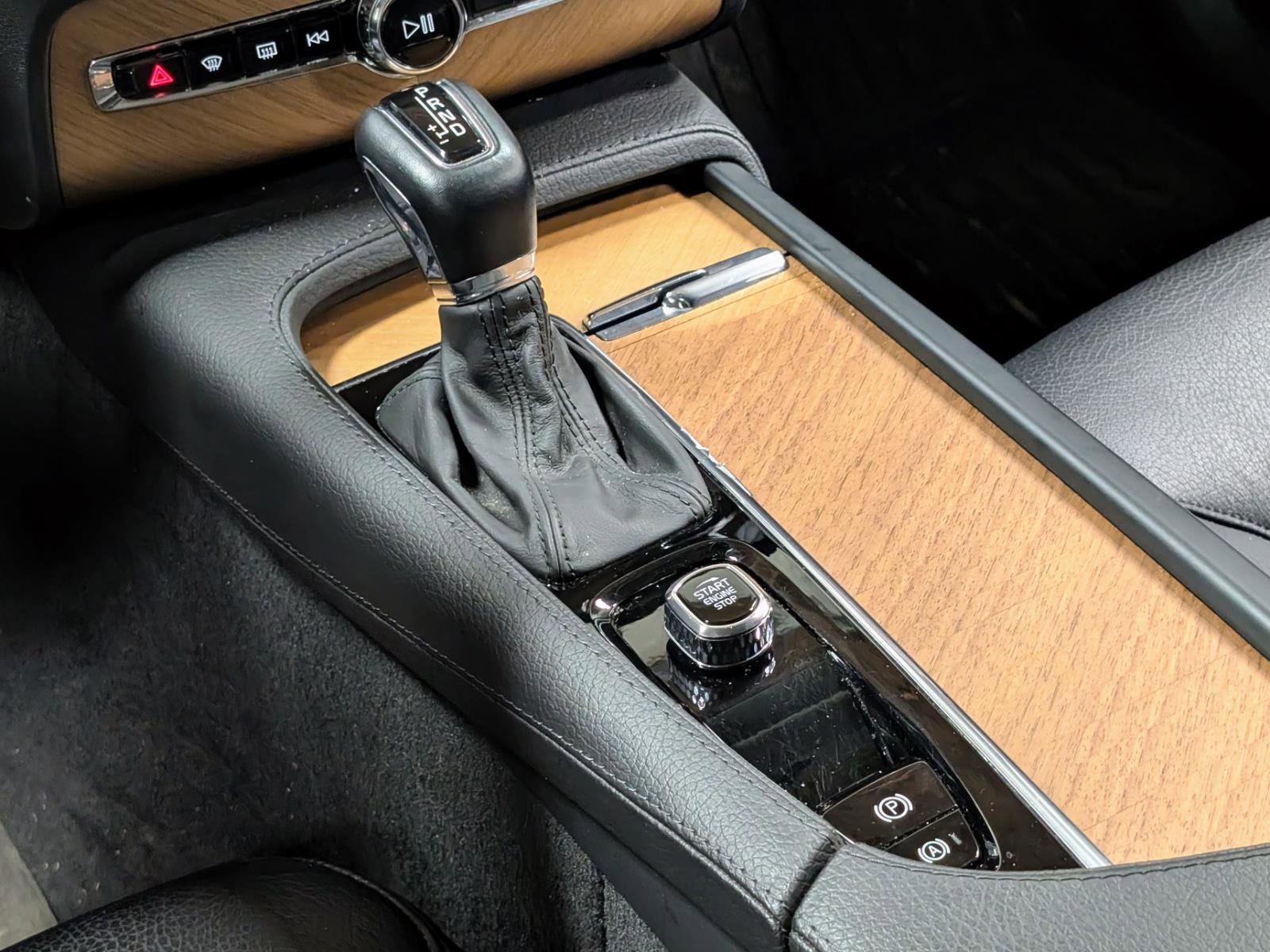 Used 2022 Volvo XC90 T6 Momentum w/ Advanced Package image 30