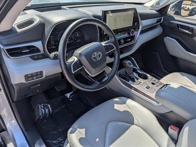 Used 2024 Toyota Highlander Platinum image 10