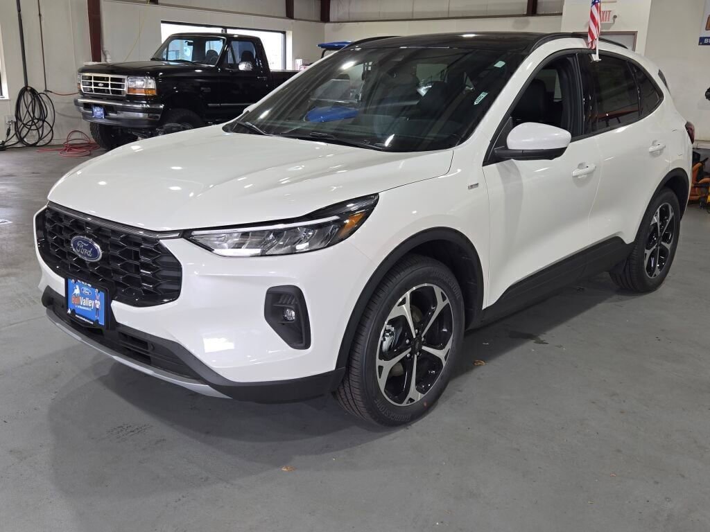 New 2025 Ford Escape ST-Line Elite w/ Tech Pack #2 image 4