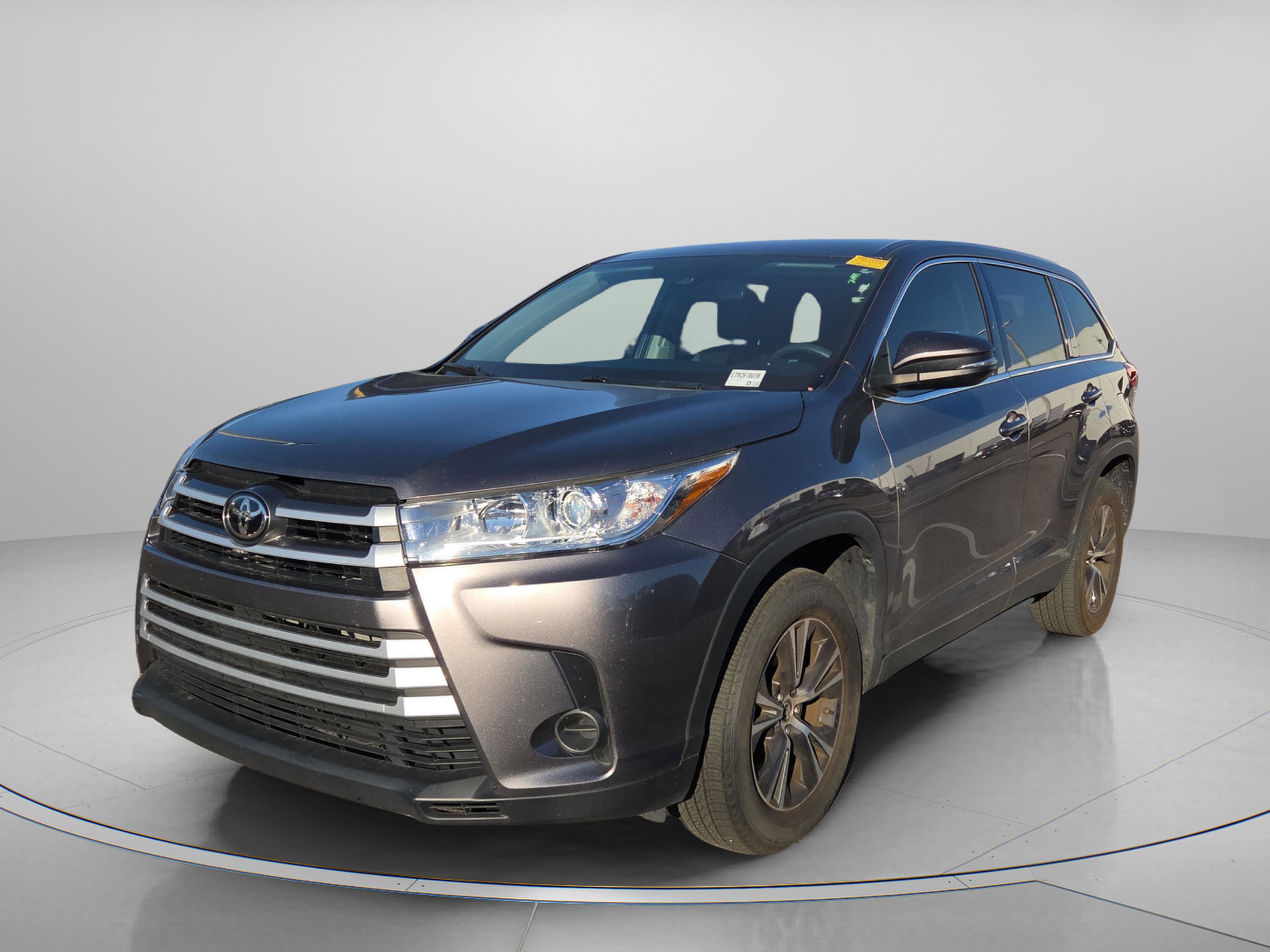 Used 2019 Toyota Highlander LE image 2