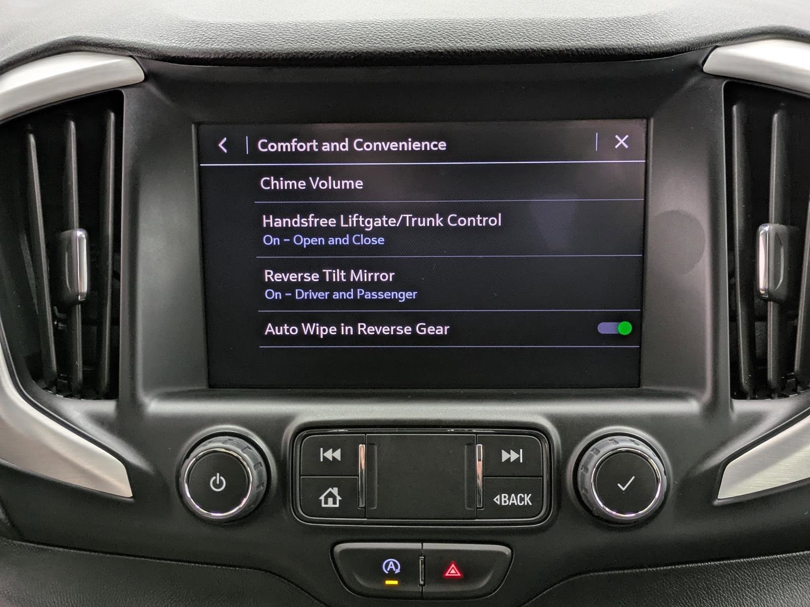 Used 2024 GMC Terrain SLT image 8