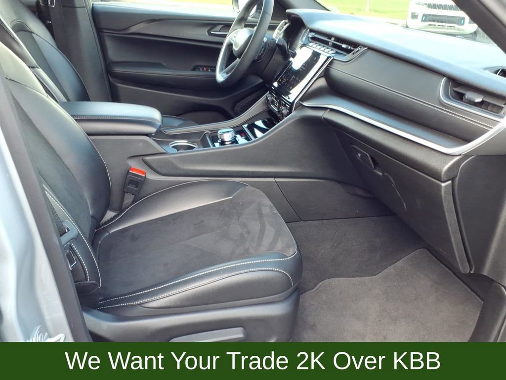 Used 2024 Jeep Grand Cherokee L Altitude image 30