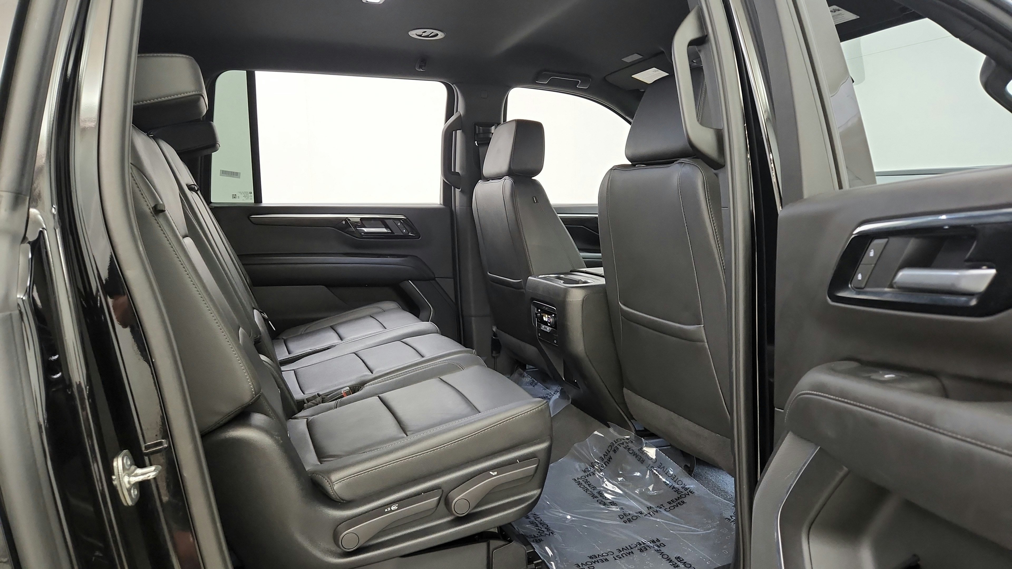 Used 2025 Chevrolet Suburban Z71 AWD/4WD image 31