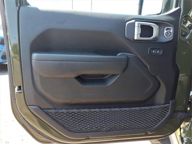 Certified 2022 Jeep Gladiator Willys image 16