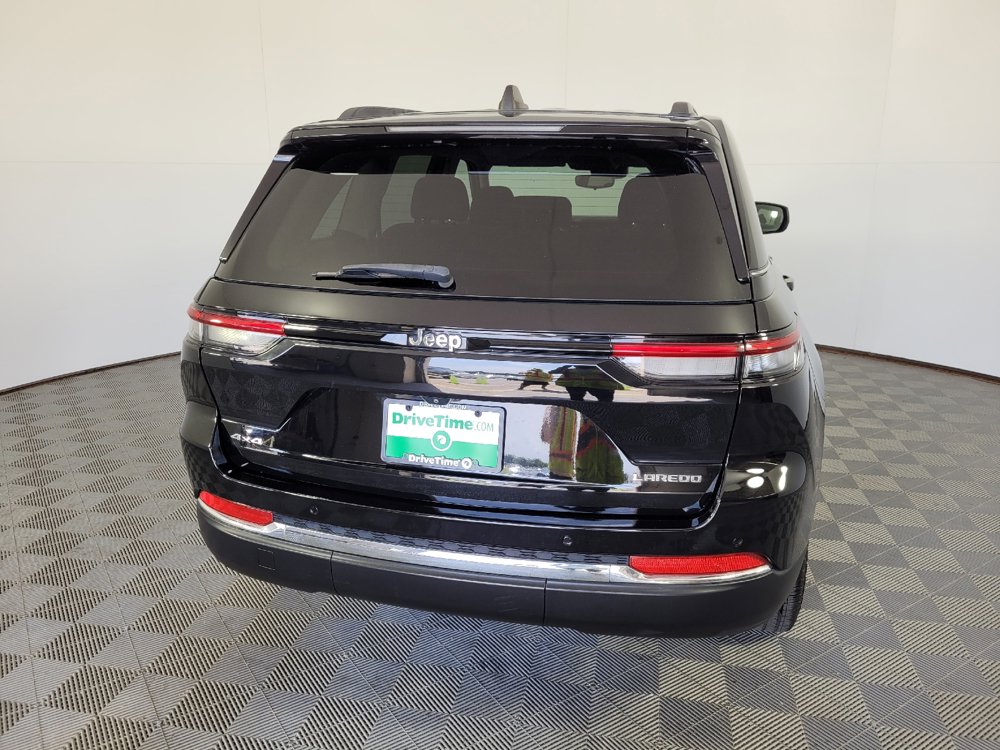 Used 2023 Jeep Grand Cherokee Laredo AWD/4WD image 7