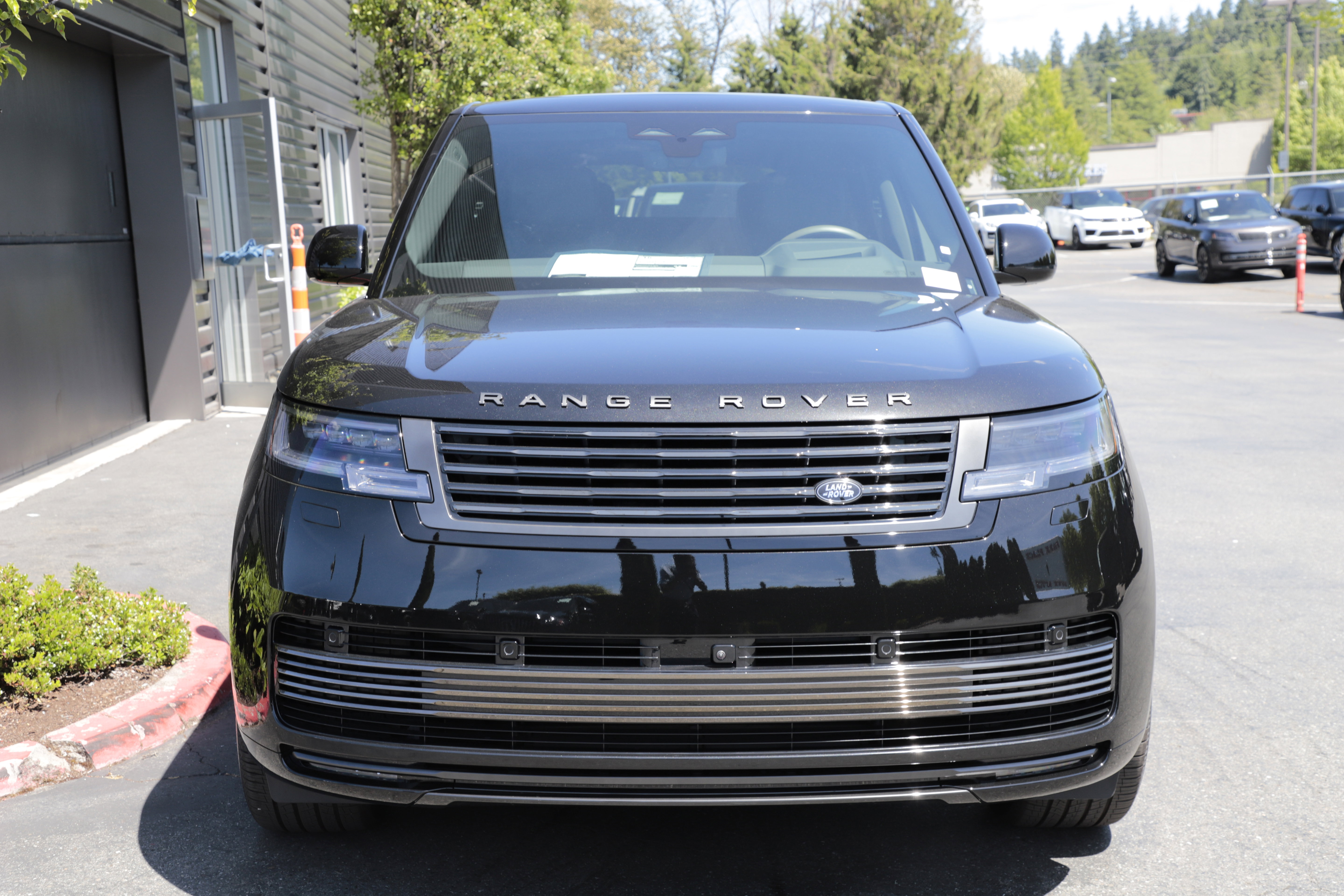 New 2026 Land Rover Range Rover SV AWD/4WD image 4