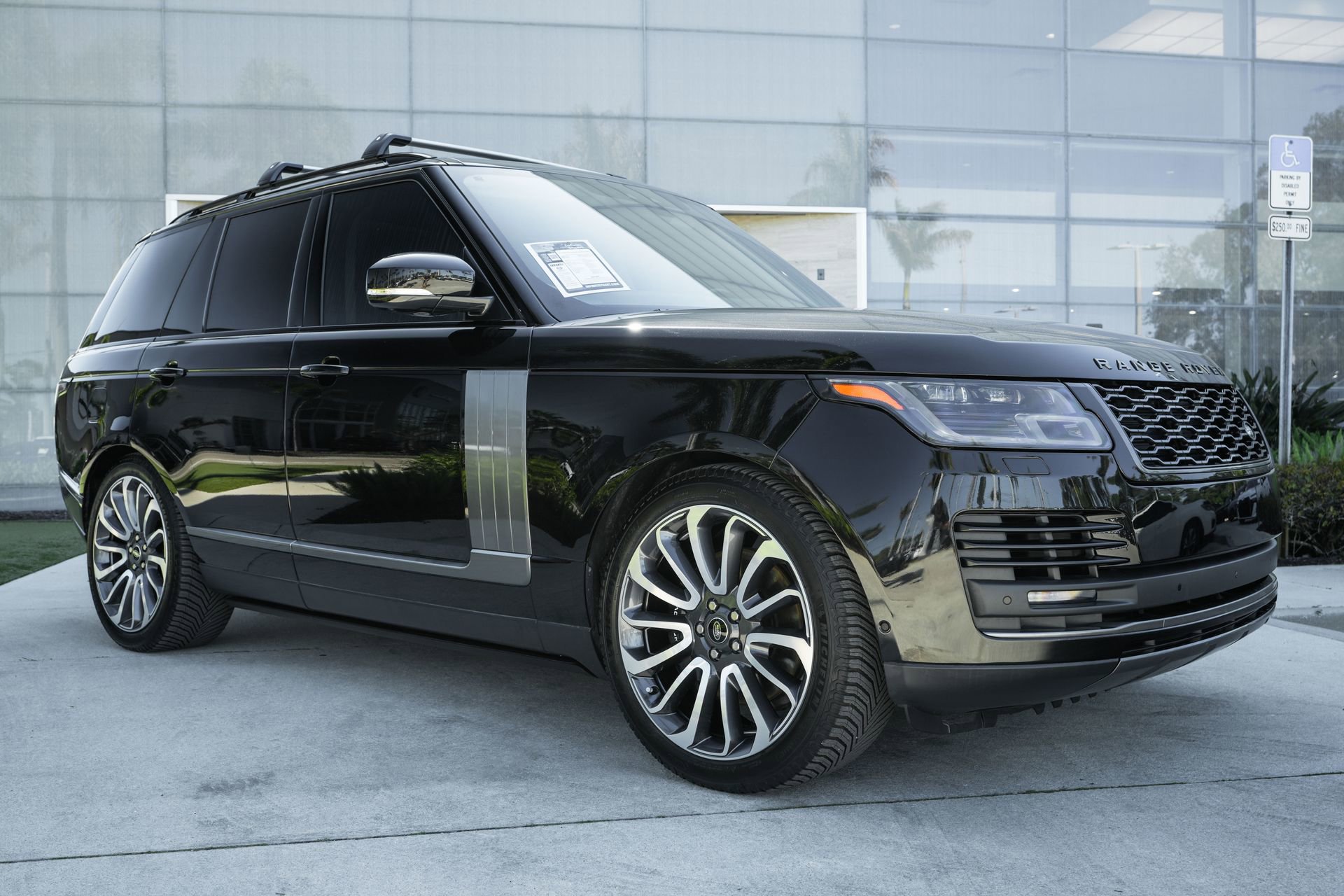 Used 2021 Land Rover Range Rover Westminster Edition image 4