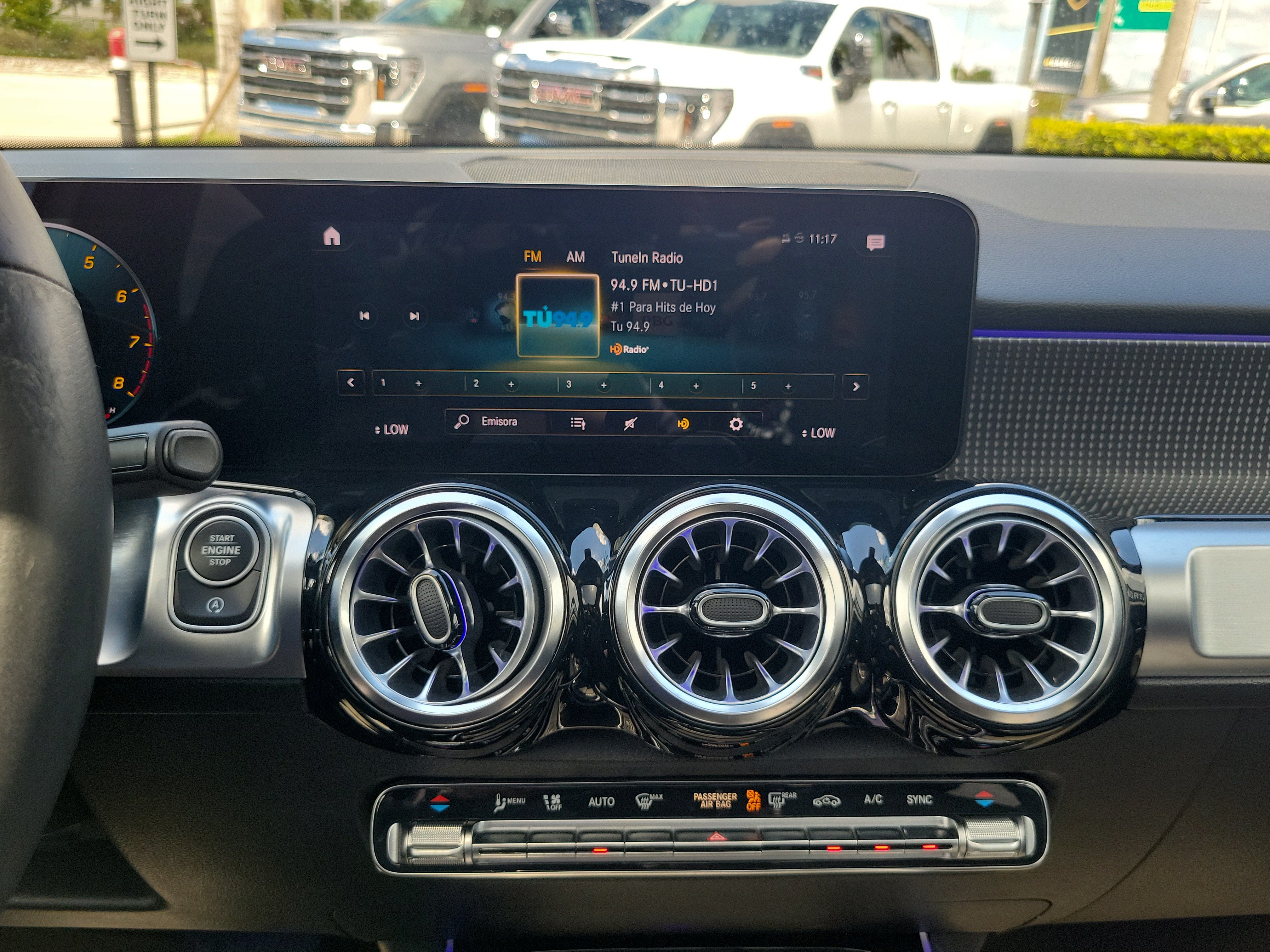 Used 2022 Mercedes-Benz GLB 250 image 23