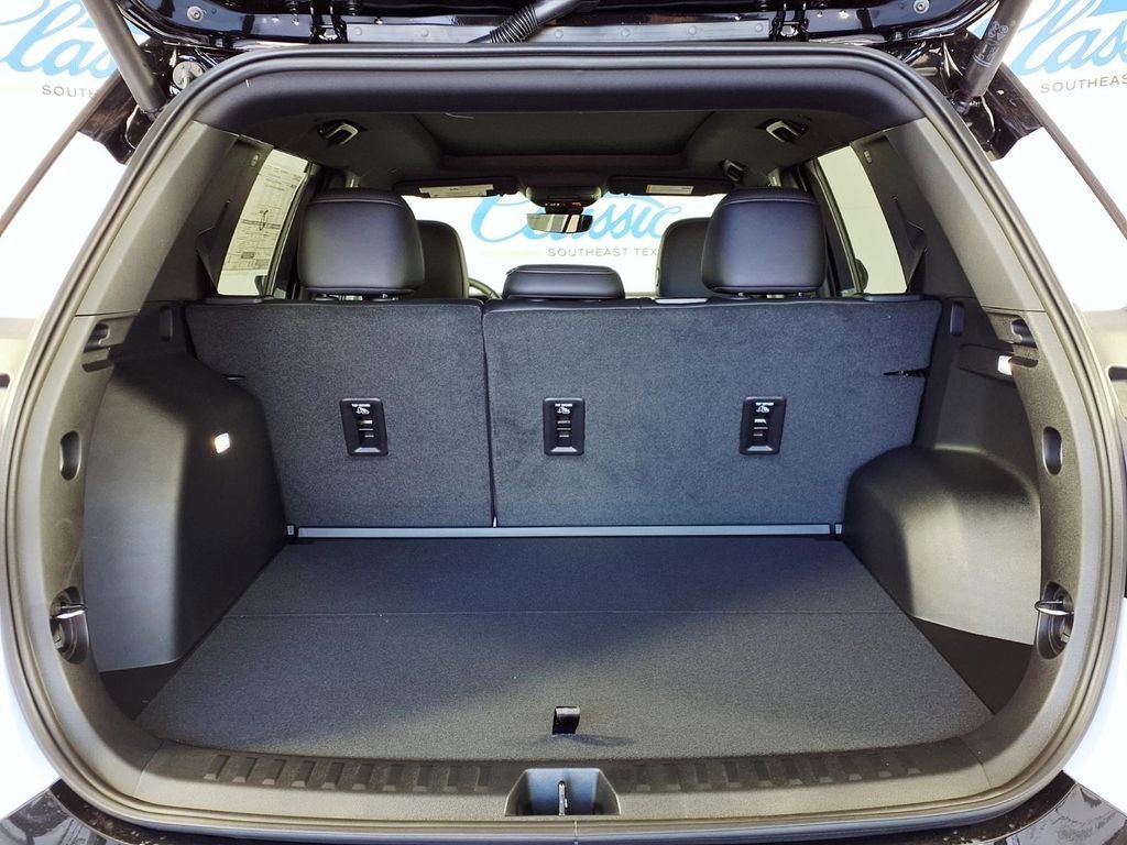 New 2026 GMC Terrain AT4 w/ Convenience Package III AWD/4WD image 9