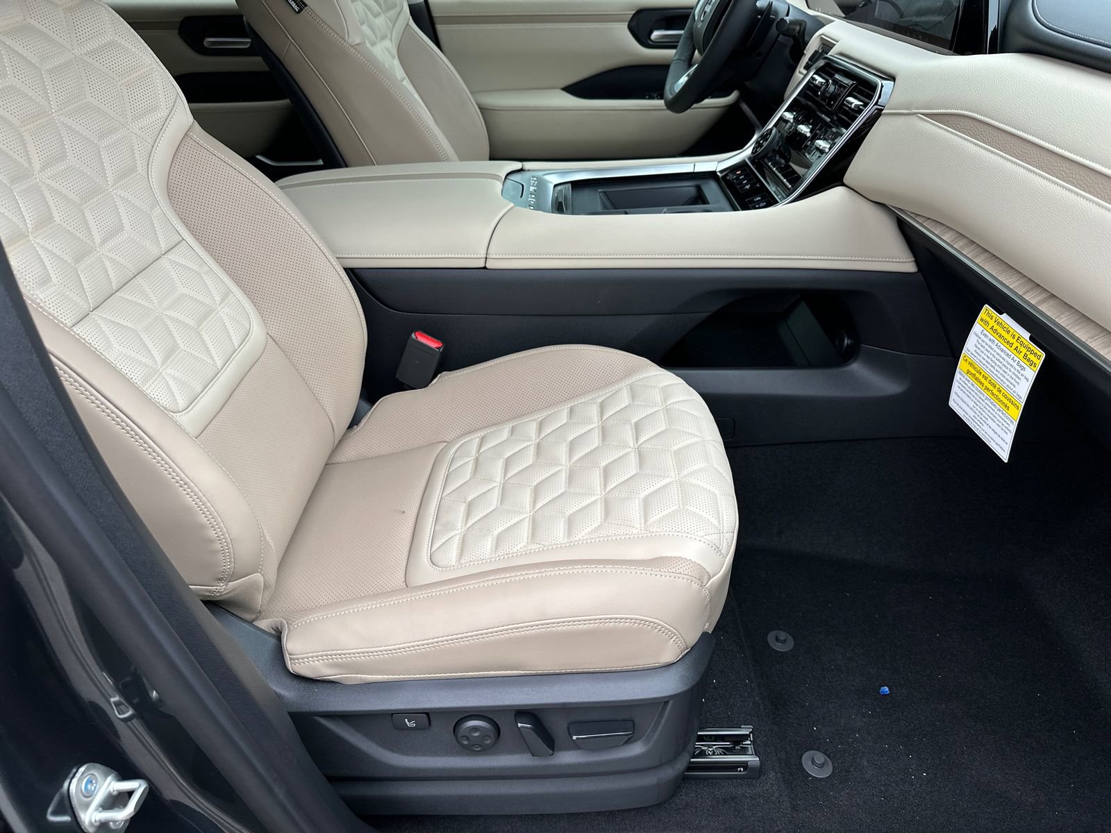 New 2026 Nissan Armada Platinum Reserve image 13