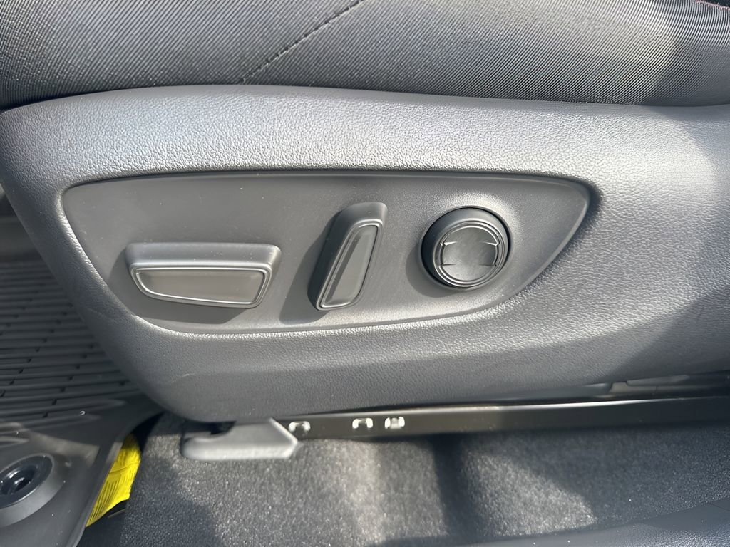 Used 2021 Toyota RAV4 SE image 10