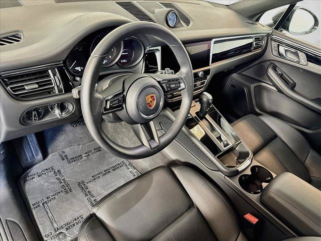 Certified 2026 Porsche Macan Turbo AWD/4WD image 4