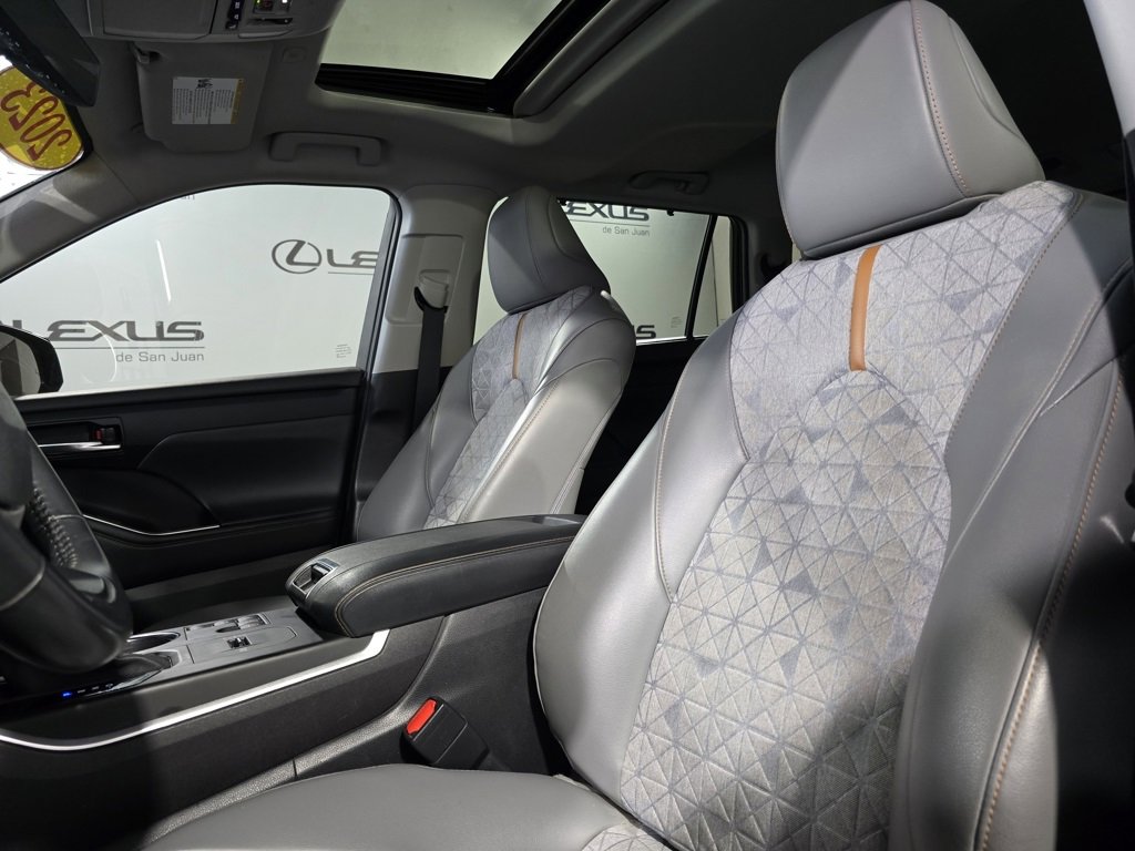 Used 2023 Toyota Highlander Bronze Edition image 15