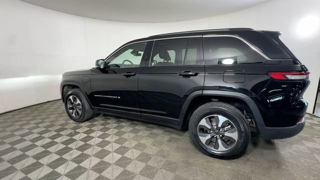 Used 2023 Jeep Grand Cherokee 4WD 4xe w/ Luxury Tech Group II image 10