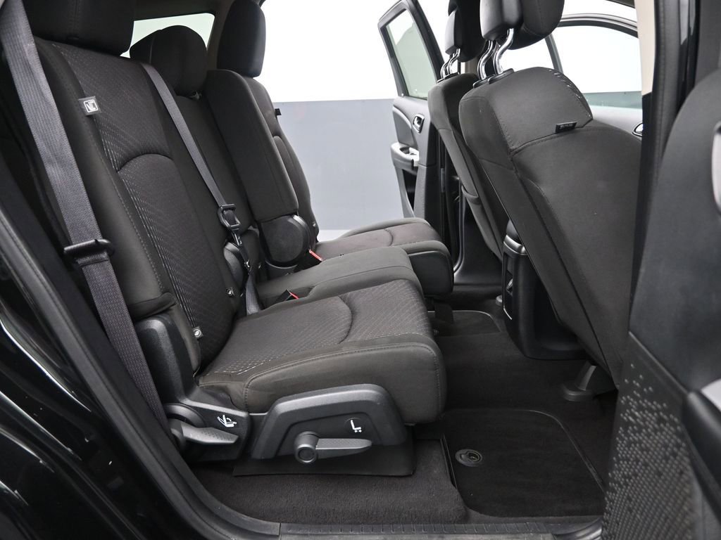 Used 2017 Dodge Journey SE w/ Flexible Seating Group image 16