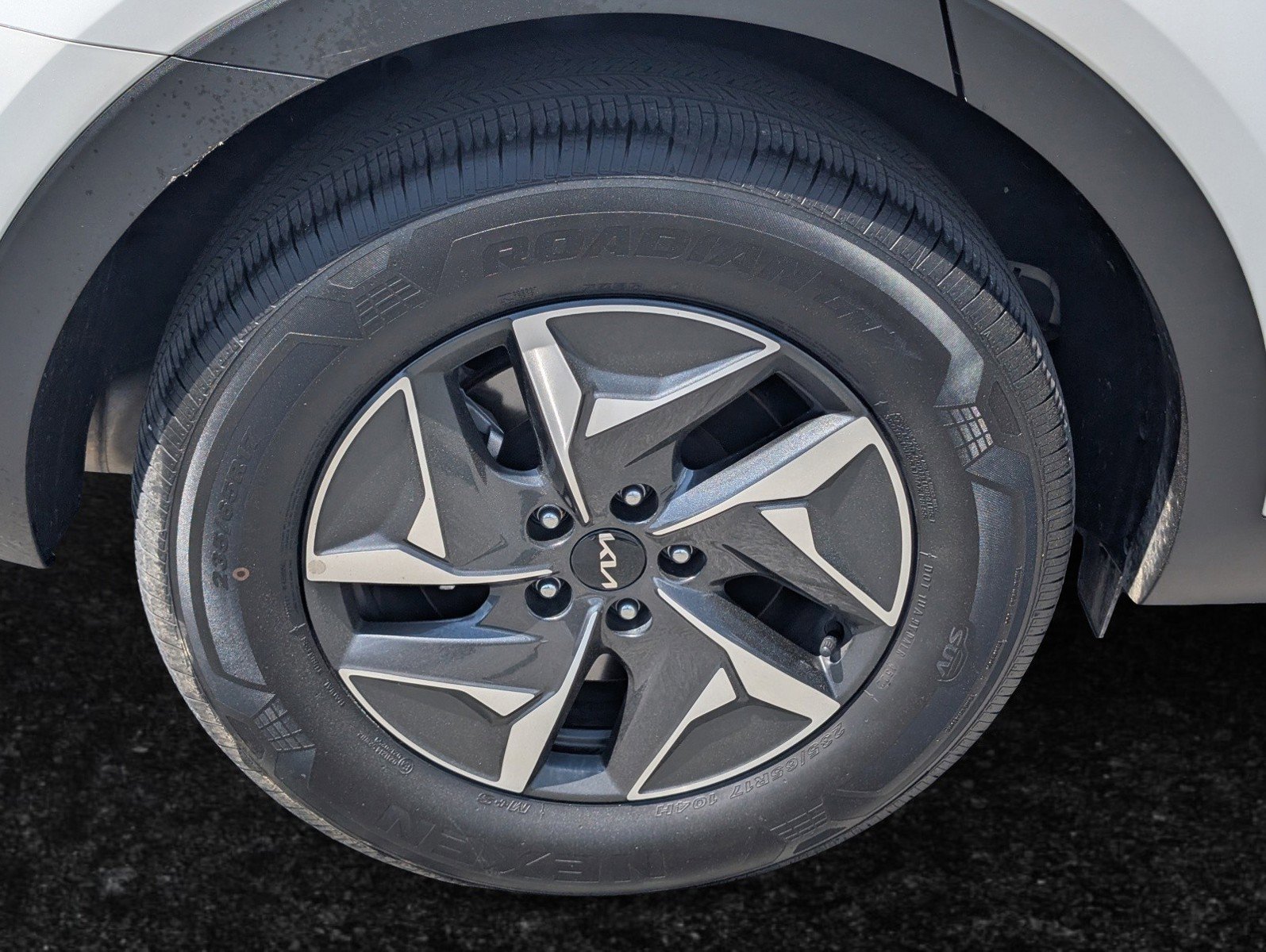 Used 2023 Kia Sorento EX image 25