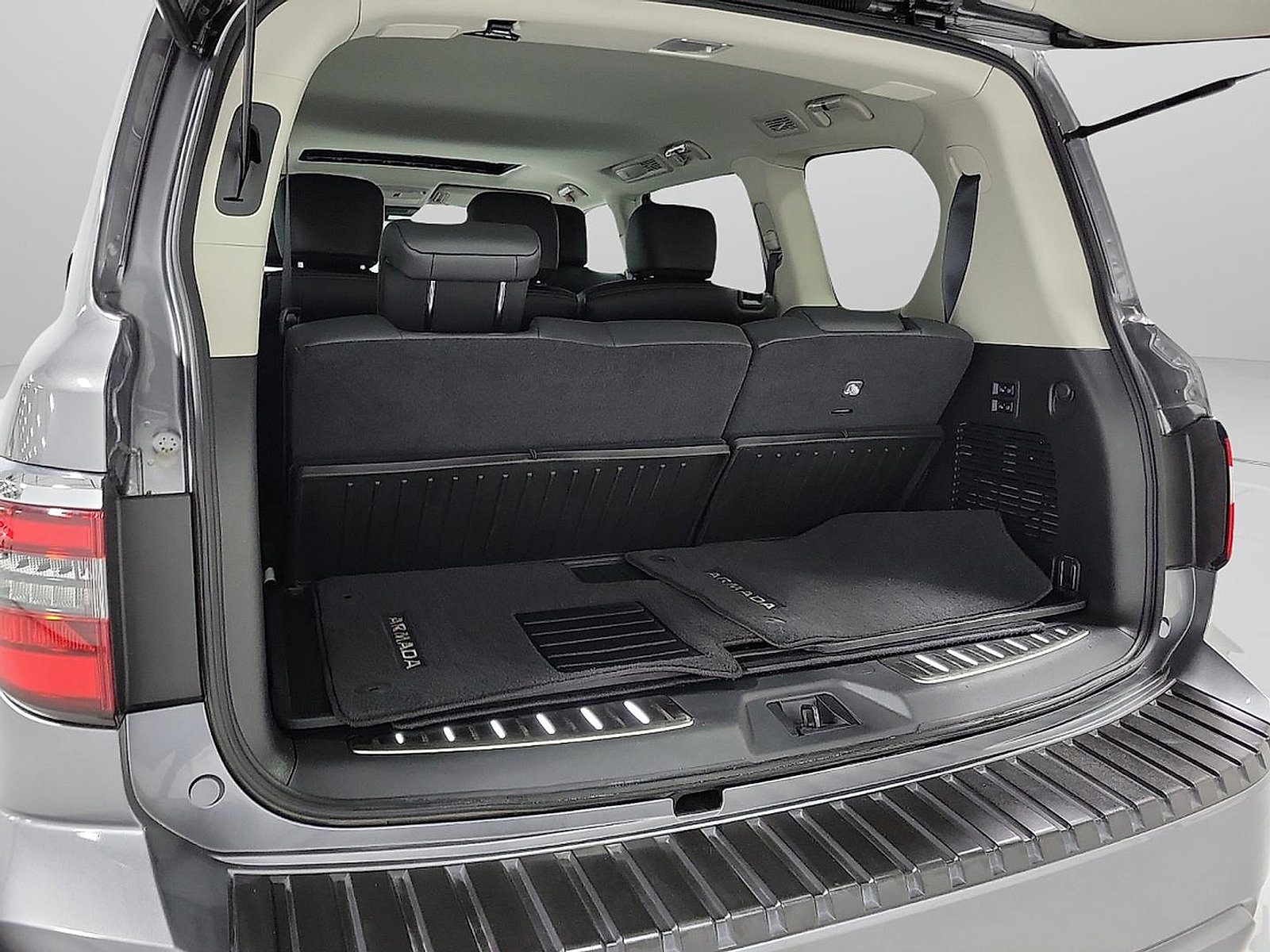 Used 2024 Nissan Armada Platinum w/ Cargo Package image 7