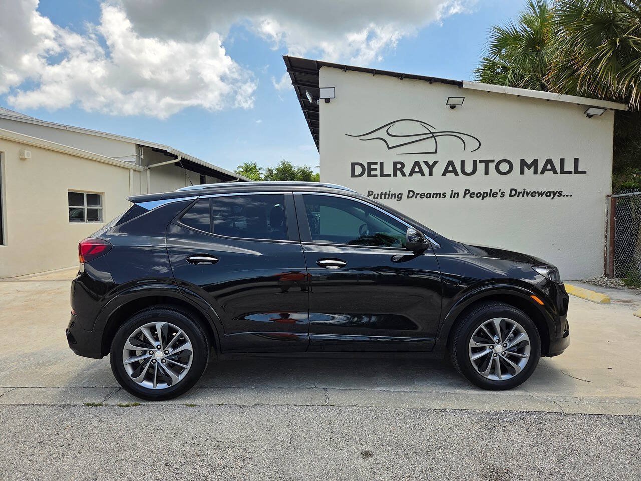 Used 2023 Buick Encore GX Select w/ Sport Touring Package AWD/4WD image 4