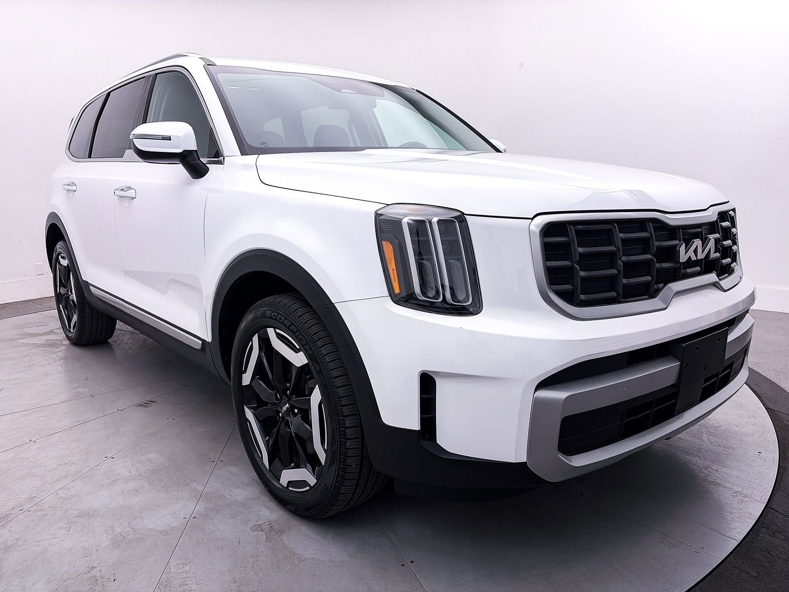 Used 2024 Kia Telluride S image 10