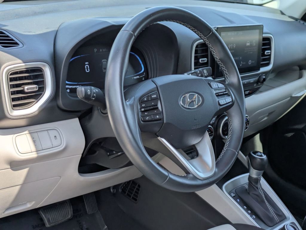 Used 2025 Hyundai Venue SEL FWD image 14