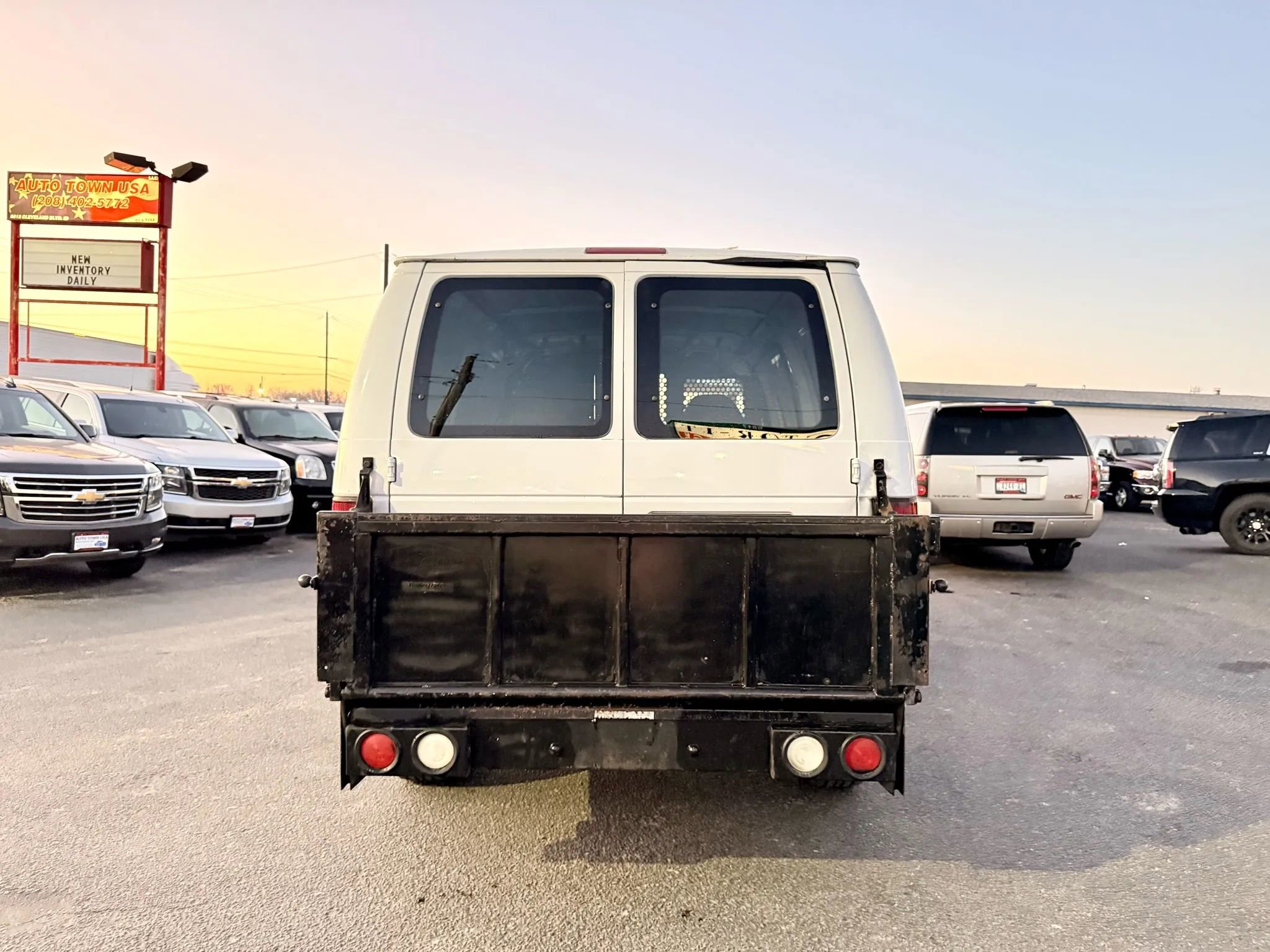 Used 2000 Ford E-350 and Econoline 350 Van image 4