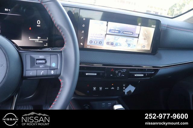New 2025 Nissan Kicks SR FWD image 18