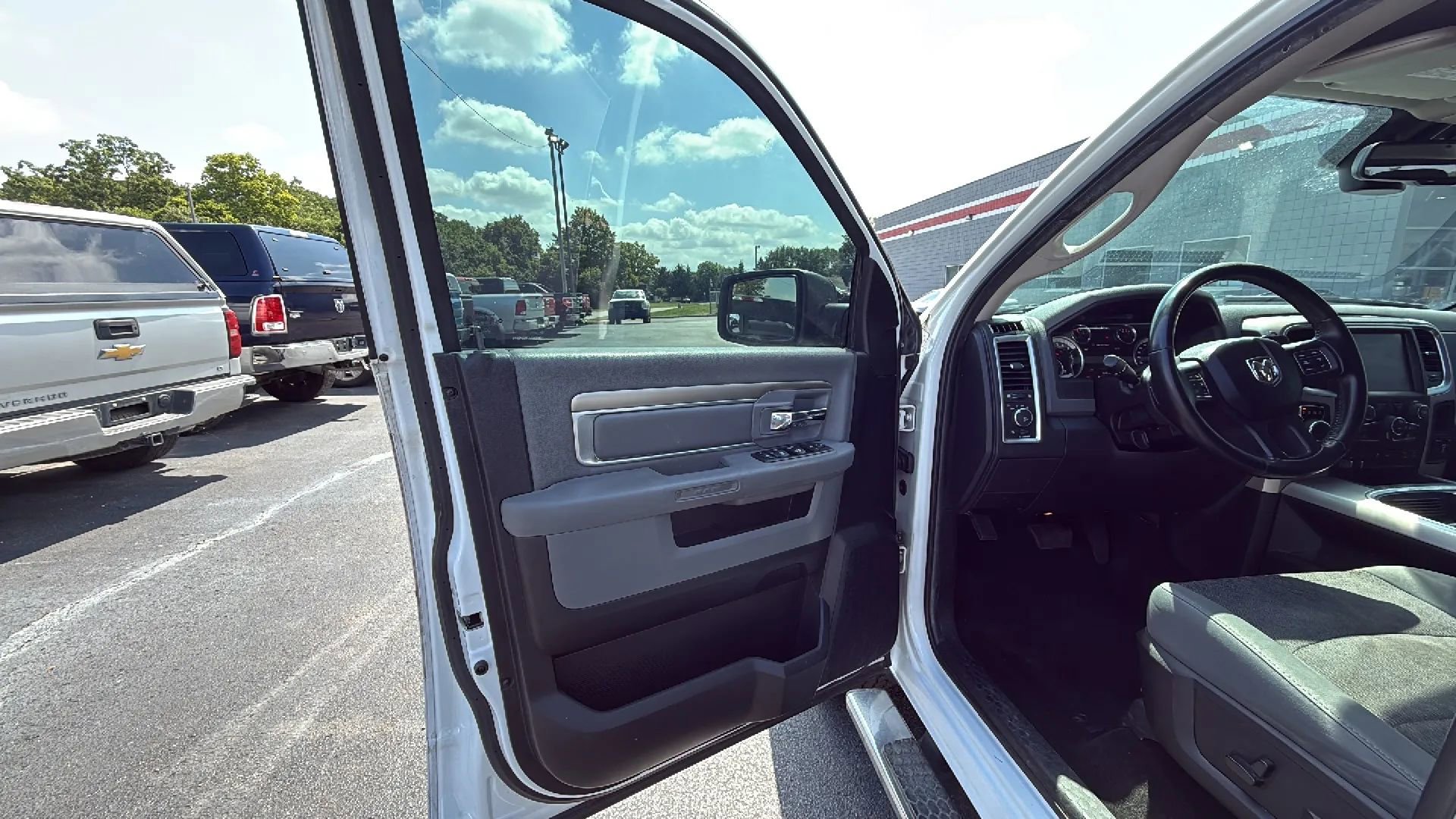 Used 2017 RAM 1500 Big Horn image 9