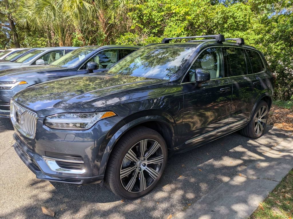 Used 2025 Volvo XC90 T8 Ultra w/ Protection Package Premier AWD/4WD image 4