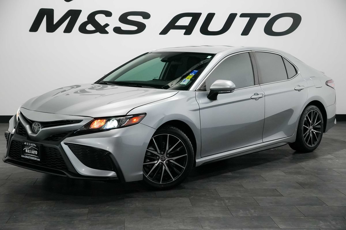 Used 2022 Toyota Camry SE FWD image 2
