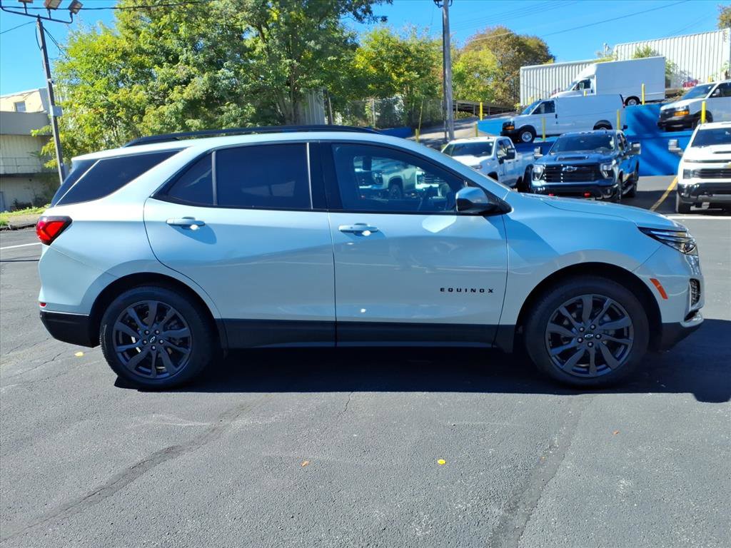 Used 2022 Chevrolet Equinox RS image 2