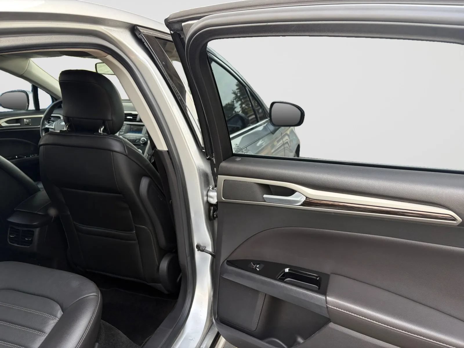 Used 2013 Ford Fusion SE FWD image 17