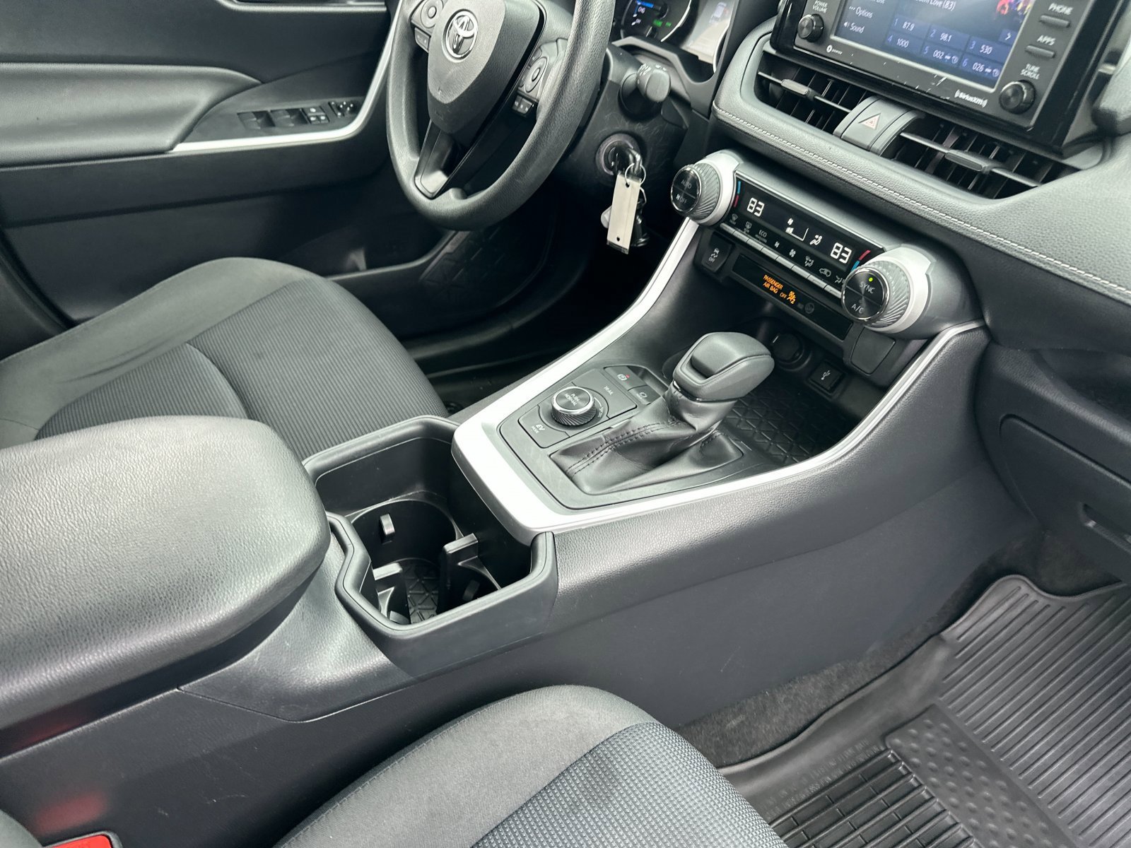 Used 2022 Toyota RAV4 LE image 16