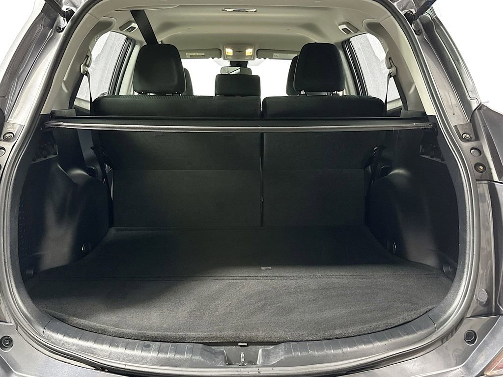 Used 2017 Toyota RAV4 LE FWD image 16